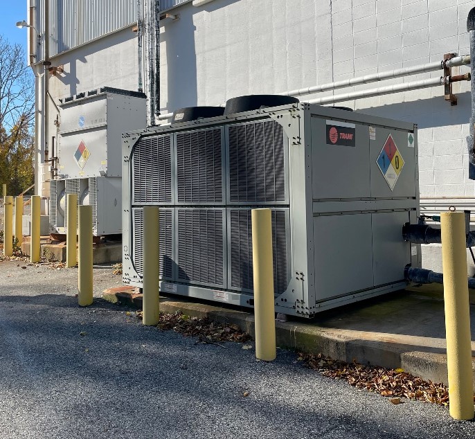 ***SOLD*** Used Trane 40 Ton Air Cooled Chiller model CGAM 040F 2E02 AX02 A1A1 B1AX XA1C 1AXX XXXX XA1A 3A1D XXXL XX. S/N U11J25329